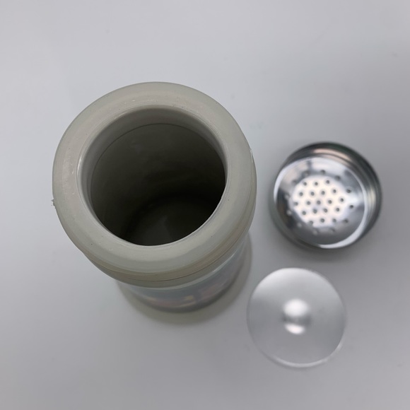 Susan Winget Ceramic Vintage Cheese Shaker BRAND NEW! With Veg. & Fruit Patterns - Picture 8 of 12